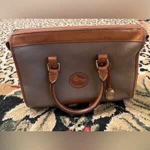 Classic Tan Brown pebbled  Leather DOONEY & BOURKE VINTAGE 90s Bag-authentic